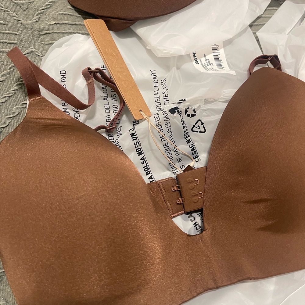 Elegant Brown and Black Women's Bras - Picture 3 of 8
